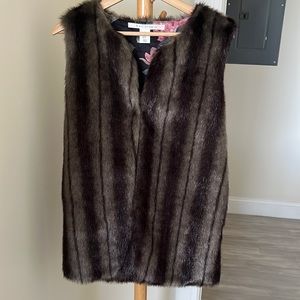 Lady’s fur like vest